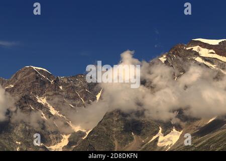 Cime del Monte Rosa alla luce del tramonto. Foto Stock