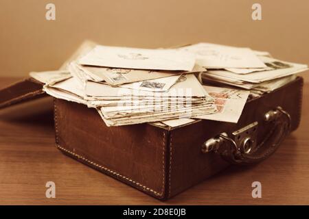 Valigia d'epoca con lettere postali in Time of Two World Guerra Foto Stock