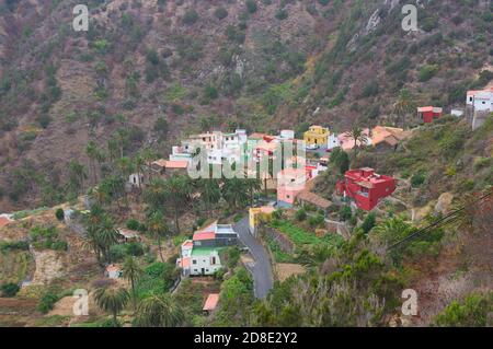 Vista da un punto di vista della città di Valle Hermoso sull'isola di la Gomera (Isole Canarie, Spagna) Foto Stock