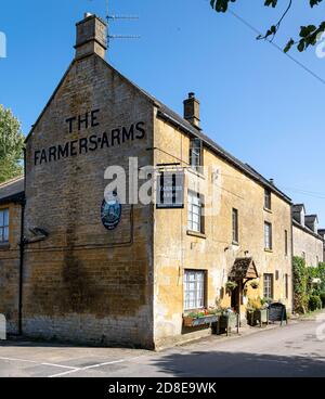 La casa pubblica Farmer`s Arms, Guiting Power, Gloucestershire, Inghilterra Foto Stock