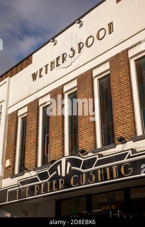 Regno Unito, Kent, Whitstable, Oxford Road, Wetherspoon's la casa pubblica Peter Cushing in ex cinems, esterno Foto Stock