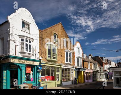 Regno Unito, Kent, Whitstable, Harbour Street, negozi indipendenti Foto Stock