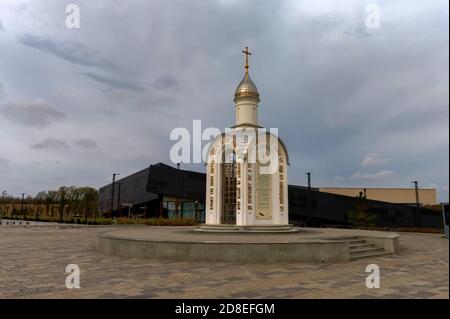 SAMBEK, RUSSIA - CIRCA OTTOBRE 2020: Cappella ortodossa al Museo Sambek Heights Foto Stock