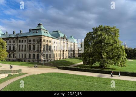 Palazzo Giapponese con giardini circostanti a Dresda, Sassonia, Germania Foto Stock