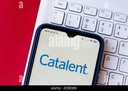 Brasile. 4 luglio 2020. In questa illustrazione fotografica viene visualizzato il logo Catalent sullo smartphone. Credit: Rafael Henrique/SOPA Images/ZUMA Wire/Alamy Live News Foto Stock
