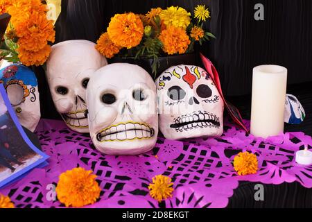 Un ofrenda - giorno dell'altare morto - in mostra all'Università dell'Oregon. Foto Stock