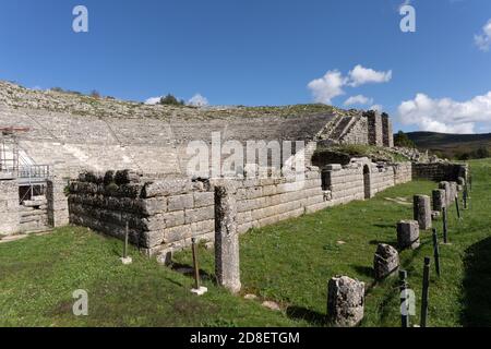 Rovine di Dodona, Epiro, Grecia nordoccidentale. Sede del più antico oracolo ellenico, secondo solo all'oracolo di Delfi in prestigio. Foto Stock