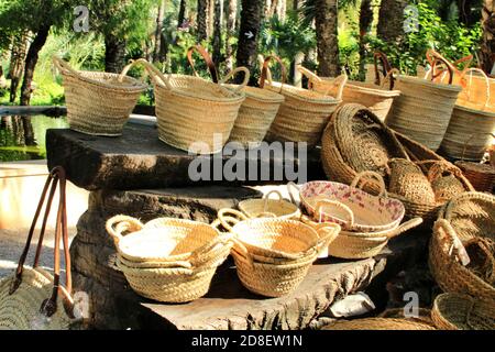 Cesti e borsette di canapa artigianali tradizionali in vendita a Elche, Spagna Foto Stock