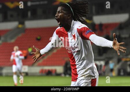 Praga, Repubblica Ceca. 29 Ott 2020. PETER OLAYINKA (Slavia) celebra un gol durante la UEFA Europa League, 2° turno, gruppo C, partita: SK Slavia Praha vs Bayer 04 Leverkusen, il 29 ottobre 2020, a Praga, Repubblica Ceca. Credit: Vit Simanek/CTK Photo/Alamy Live News Foto Stock