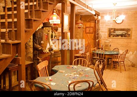 Stanza di gioco d'azzardo, Bird Cage Theatre,oggetto contrassegnato per la rimozione definitiva, Cochise County, Arizona, Stati Uniti d'America Foto Stock