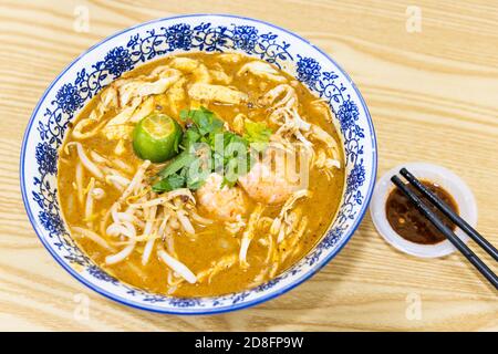 Sarawak Laksa, noodle piccante nel curry aromatizzato, popolare in Malesia Foto Stock