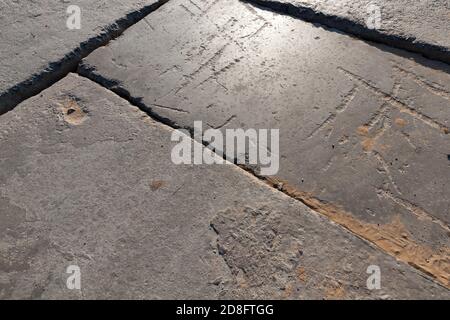 vecchi pavimenti in cemento nel cantiere Foto Stock