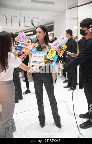 L'attrice cinese Tong Yao partecipa alla cerimonia di apertura di un nuovo negozio di articoli di lusso e di alta moda Bottega Veneta a SKP Pechino, Cina, 2 settembre Foto Stock