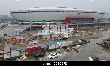 Veduta aerea dello stadio di calcio di Pudong, dove si terrà il campionato mondiale della Lega delle leggende a Shanghai, Cina, 18 settembre 2020. Foto Stock