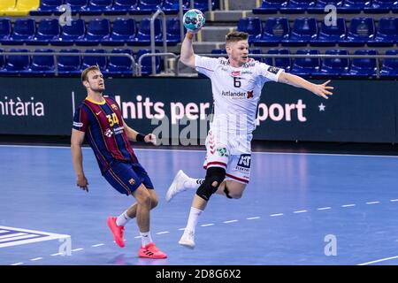 Sebastian Barthold di Aalborg Handbold durante la partita di pallamano della VELUX EHF Champions League tra FC Barcelona e Aalborg Handbold il 29 ottobre, C. Foto Stock