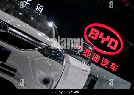 In questa foto non localizzata e non, sia il modello che il logo di BYD Auto, la filiale automobilistica della multinazionale cinese BYD Co Ltd, sono s. Foto Stock