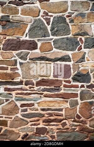 Colorato muro di pietra coloniale bellissimo modello e struttura ruvida Foto Stock