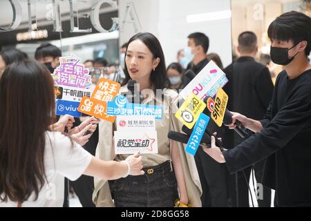 L'attrice cinese Tong Yao partecipa alla cerimonia di apertura di un nuovo negozio di articoli di lusso e di alta moda Bottega Veneta a SKP Pechino, Cina, 2 settembre Foto Stock