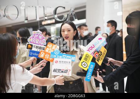 L'attrice cinese Tong Yao partecipa alla cerimonia di apertura di un nuovo negozio di articoli di lusso e di alta moda Bottega Veneta a SKP Pechino, Cina, 2 settembre Foto Stock