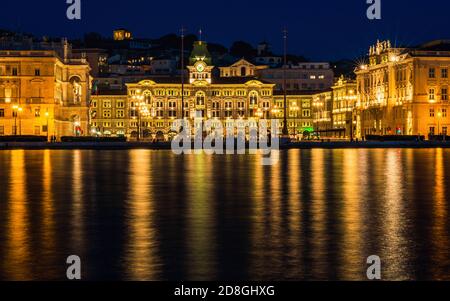 Nihgtscape of Unity of Italy Piazza di Trieste in Italia In Europa Foto Stock