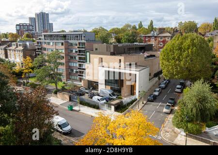 South Hampstead nel sobborgo nord-ovest di Londra del Belsize Park fotografato da un alto balcone. Foto Stock