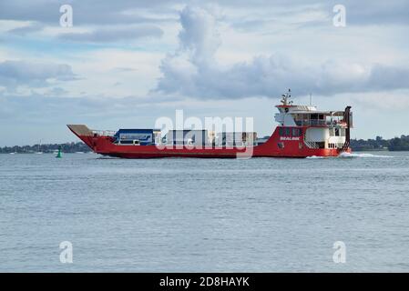 AUCKLAND, NUOVA ZELANDA - 01 luglio 2019: Vista di Sealink in traghetto dall'isola di Waiheke a Half Moon Bay Foto Stock