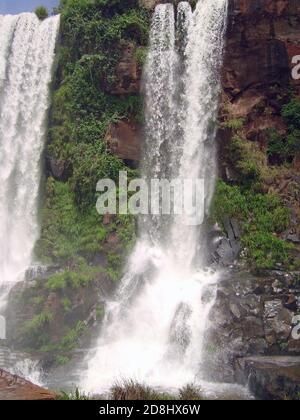 Chutes de Iguaçu entre l'Argentine et le Brésil Foto Stock