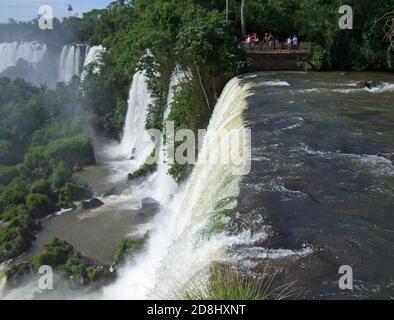 Chutes de Iguaçu entre l'Argentine et le Brésil Foto Stock