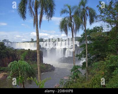 Chutes de Iguaçu entre l'Argentine et le Brésil Foto Stock