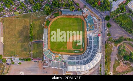 Veduta aerea dello stadio Emilio Ibarra Almada, sede della squadra di baseball professionale Los Cañeros de los Mochis della Mexican Pacific League il 30 ottobre 2020 a Los Mochis, Sinaloa Messico .. © .. (Foto di Luis Gutierrez). KEYWORDS: Complesso sportivo, sport, stadi, campo, campo, campo, campo da gioco, colosseo, bleachers, recinzione, impianto sportivo, vista aerea del estadio Emilio Ibarra Almada casa del equipo profecional de beisbol los Cañeros de los Mochis de la Liga Mexicana del Pacifico el 30 de Ocre 2020 en los Mochis, Sinaloa Messico..©..( Foto di Luis Gutierrez). PALABRASCLAVES: Compl Foto Stock