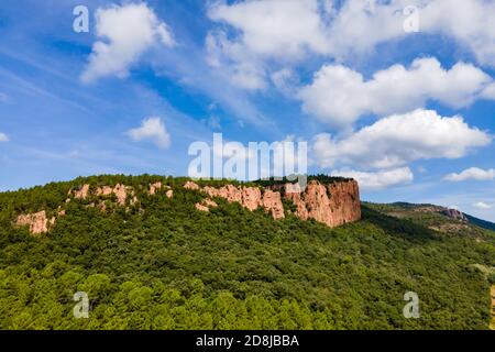 Scogliere su Bagnols-en-Foret, nel Massif des Maures, Var, Francia Foto Stock