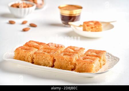 Semi-orientali dolci basbousa , namoora, haresa Foto Stock