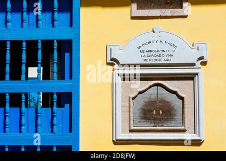 Real Casa Cuna, via Muralla. Botola o botola, dove un bambino può essere abbandonato anonimamente mentre assicura che il bambino sarà curato. col Foto Stock