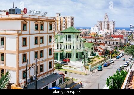 Vista rialzata di M Street fino a 19 Street. El Vedado. La Habana - la Havana, Cuba, America Latina e Caraibi Foto Stock