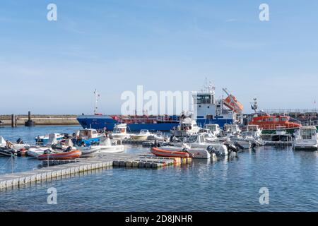 Barche nel porto di le Palais, Belle Ile, Bretagna, Francia Foto Stock