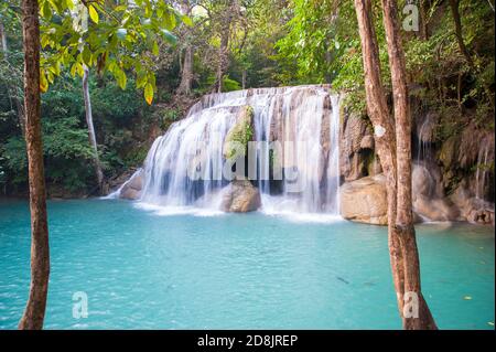 Cascate di Erawan, primo piano Hlai Keun Lung. Questa è una delle cascate più belle, Erawan, provincia di Kanchanaburi, Thailandia Foto Stock