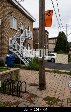 Una scalinata fuori di una casa a Longueuil, Quebec, Canada Foto Stock