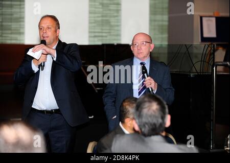 Nobby Stiles parla ad un pranzo sportivo a Londra. Una delle sue ultime apparizioni. Foto Stock