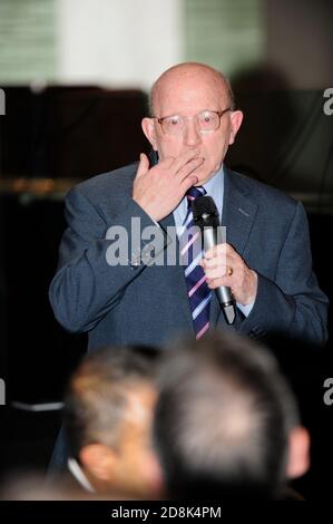 Nobby Stiles parla ad un pranzo sportivo a Londra. Una delle sue ultime apparizioni. Foto Stock