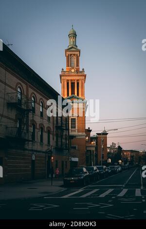 Chiesa cattolica romana di San Mattia, a Ridgewood, Queens, New York City Foto Stock