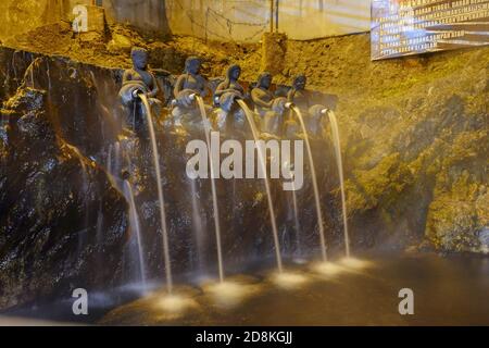 Tegal, Indonesia - 6 luglio 2019: Vacanza sulla sorgente termale di Guci Foto Stock