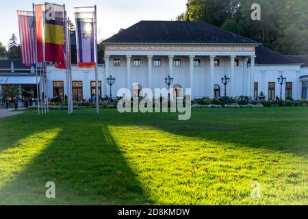Il Kurhaus di Baden-Baden al sole della sera Foto Stock