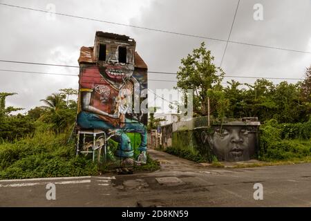 5 JAN 2020 - Pointe-a-Pitre, Guadalupa, FWI - Arte di strada Foto Stock