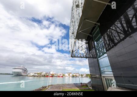 5 GENNAIO 2020 - Pointe-a-Pitre, Guadalupa, FWI - nave da crociera nel porto Foto Stock