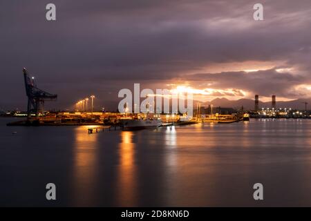 5 GENNAIO 2020 - Pointe-a-Pitre, Guadalupa, FWI - zona industriale e porto di Jarry di notte Foto Stock