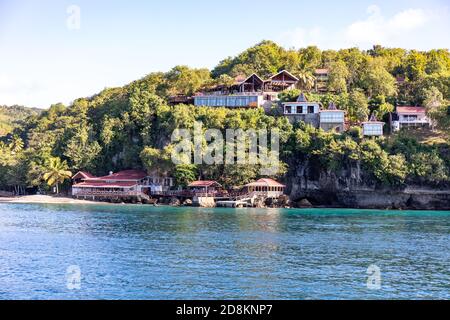 Anse la Raye, Saint Lucia, West Indies - Resort sulla spiaggia di Anse Cochon Foto Stock