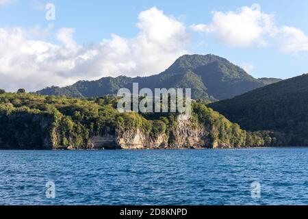 Santa Lucia, Indie Occidentali - scogliere sulla costa sud-occidentale Foto Stock