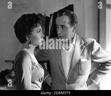 GINA LOLLOBRIGIDA E HUMPHREY BOGART IN BATTONO IL DIAVOLO 1953 regista JOHN HUSTON romanzo Claud Cockburn sceneggiatura Truman Capote e. John Huston UK - Italia - USA co-produzione Romulus Films / Caro Film / Santana Pictures Corporation Foto Stock