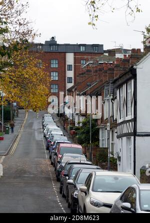 Parcheggio urbano, Warwick, Warwickshire, Inghilterra, Regno Unito Foto Stock