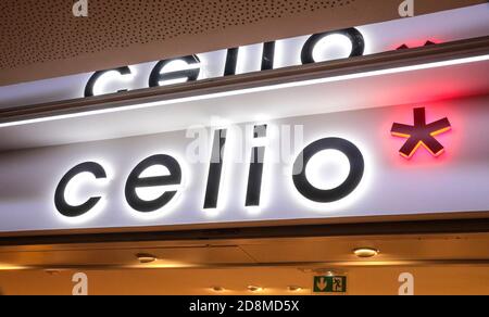 CELIO PREVEDE DI CHIUDERE 102 NEGOZI IN FRANCIA Foto Stock